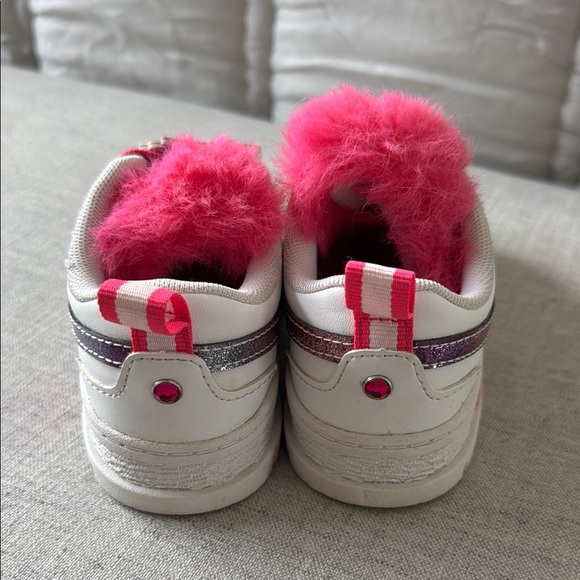 Puma White and Pink Sneakers with Fur - Picture 3 of 9